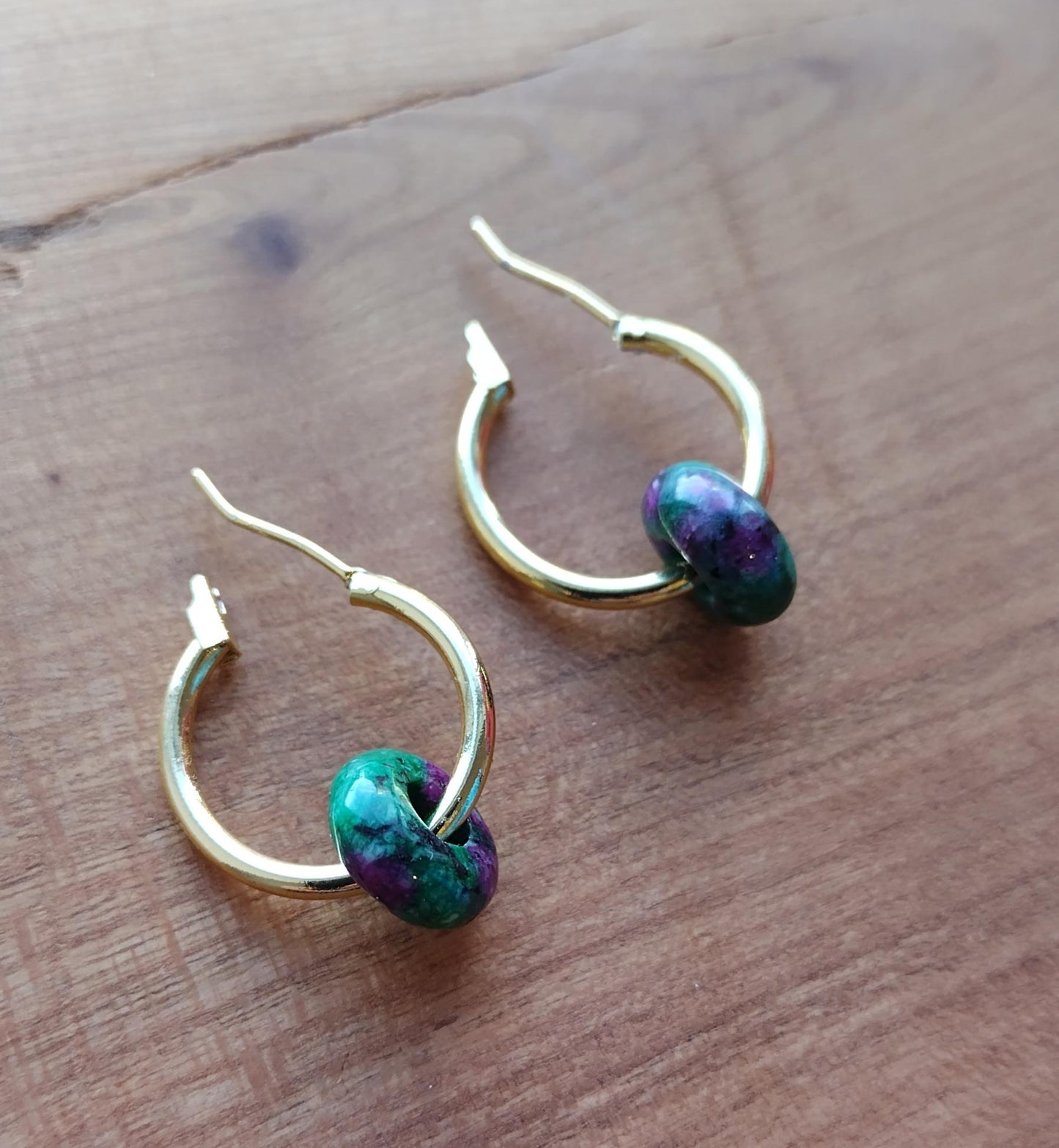 Green electric stone hoops