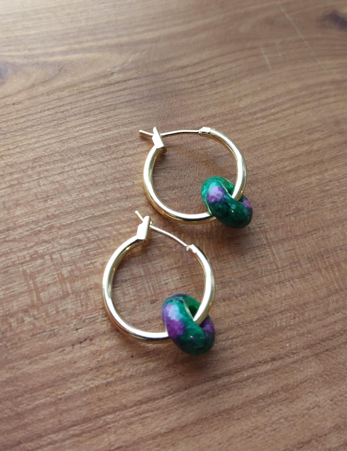 Green electric stone hoops